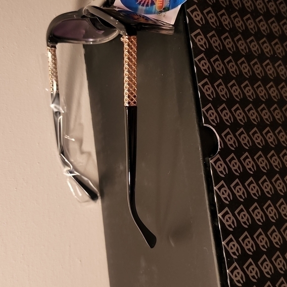 Designer sunglasses - Picture 2 of 9